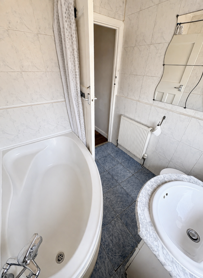 Ash Grove, Hounslow